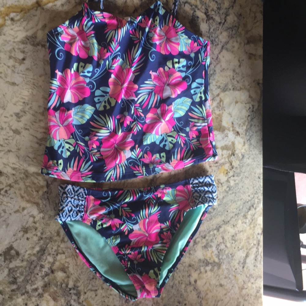 Beautiful tropical girls bikini set